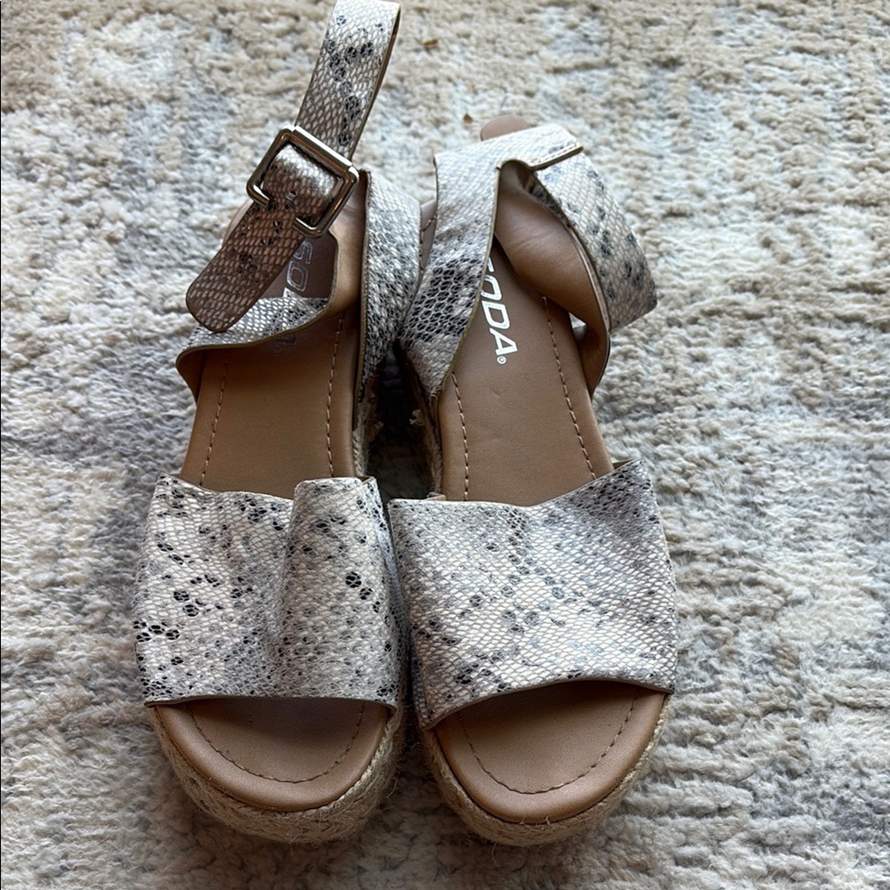 SODA hemp and snakeskin platform Sandals